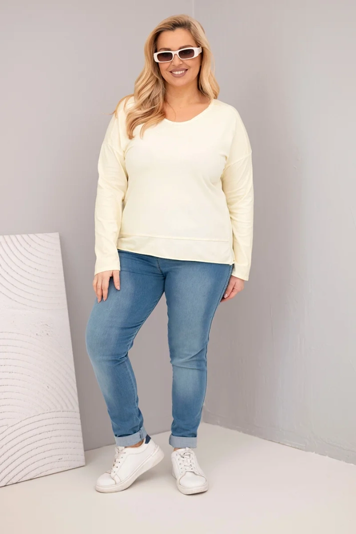 Dámska blúzka Plus Size s výstrihom do V a dlhším chrbtom žltá