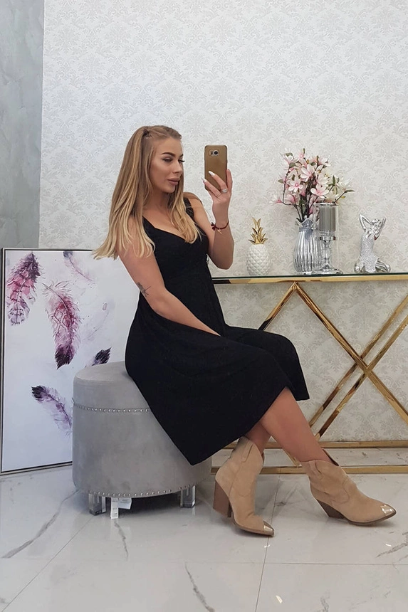 Suknelė su plačiomis petnešėlėmis juoda