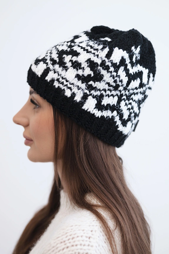 Women's wool winter hat with decorative crystals K399 black