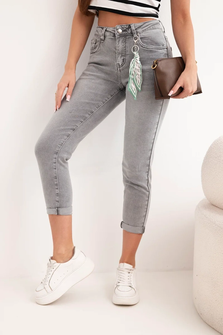 Women's Mom Fit high-waisted jeans with a decorative keychain graphite