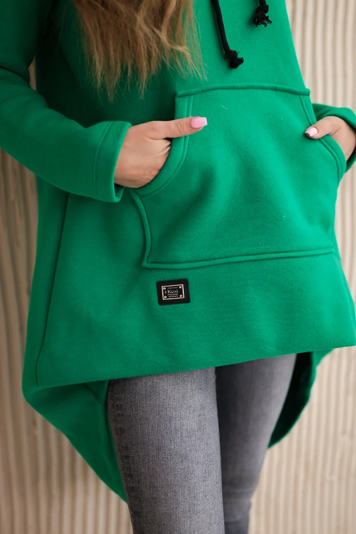 Isoliertes Sweatshirt mit langem Rücken und Kapuze grün