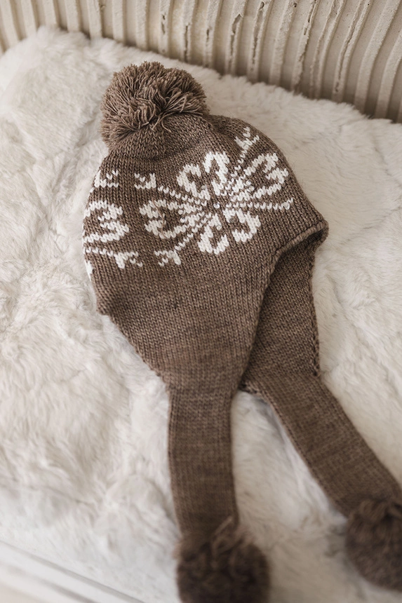 Women's long eared cap Balbina K381 cappuccino