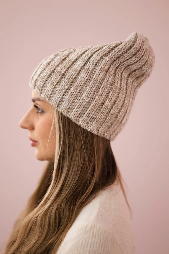 Linksma vilnonė kepuraitė K225 beige