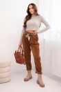 Damenhose aus Viskose mit einem Schalgürtel camelowy