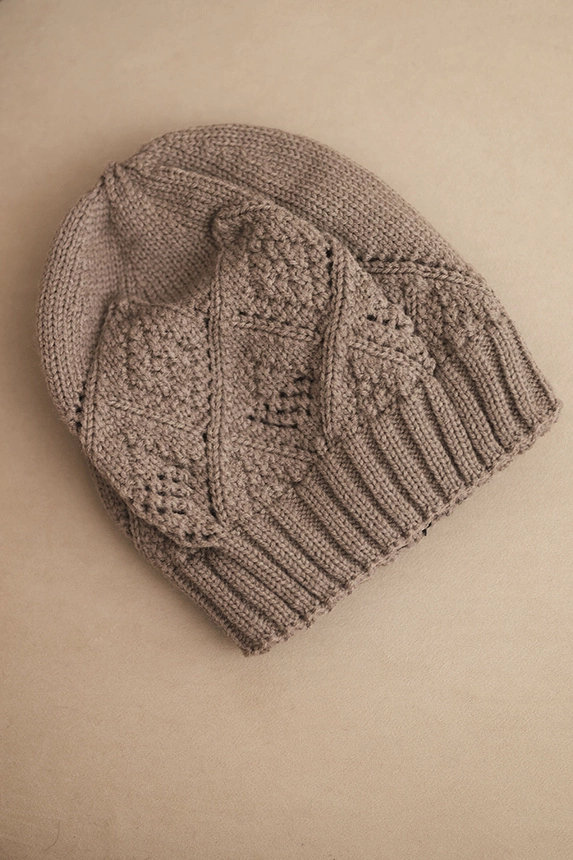 Women's winter hat made of wool with a geometric pattern K479 mocha