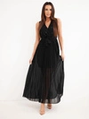 Langes Damenkleid mit plissiertem Rock und Bindegürtel schwarz