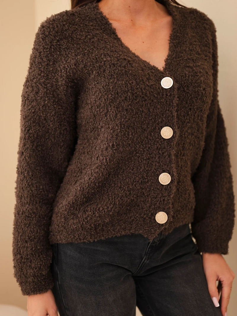 Sweter damski z moherem z ozdobnymi guzikami brązowy