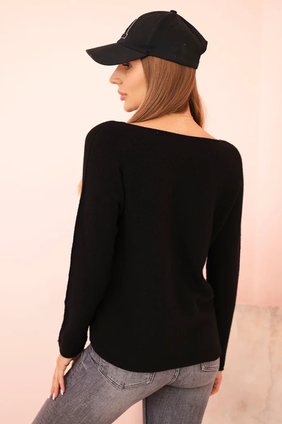Women's sweater made of viscose with long sleeves and a round neckline black