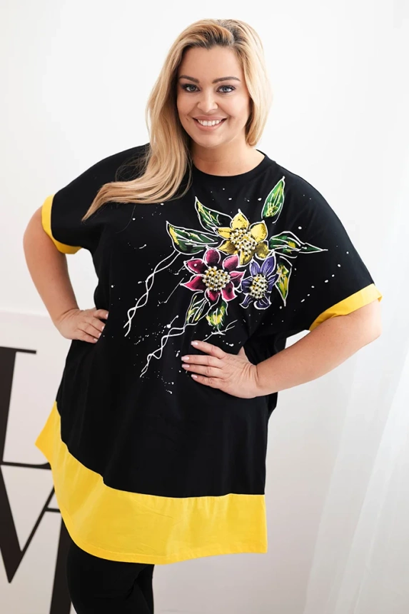 Moteriška Plus Size tunika su gėlių raštu ir dekoratyviniais perliukais geltona