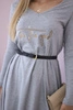 Kleid mit Ziergürtel und Aufschrift grau