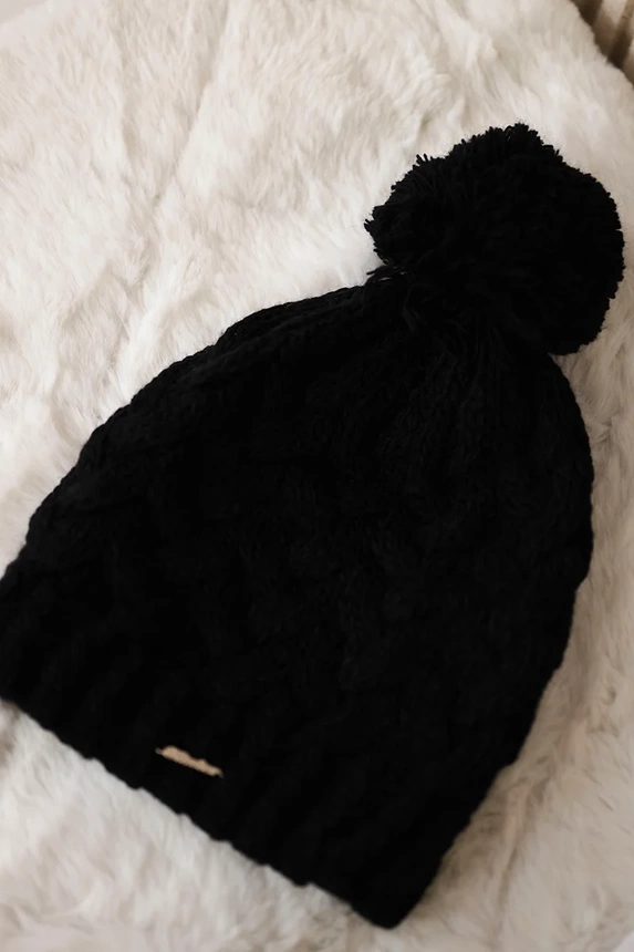 Čapica s fleece Waleria K307 čierna