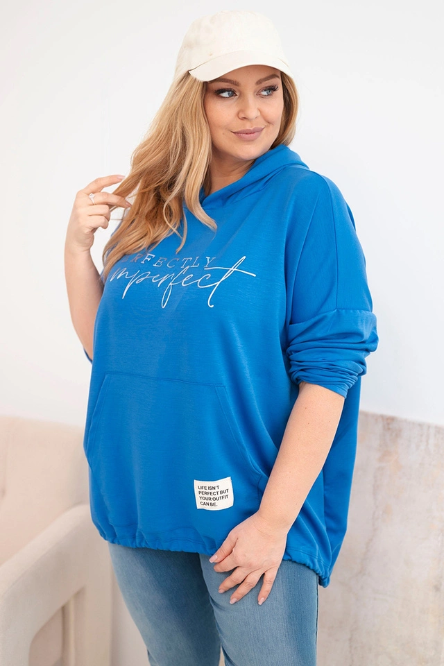 Bluza damska Plus Size masełko z kapturem i nadrukiem chabrowa