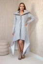 Isoliertes Kleid mit längeren Seiten grau
