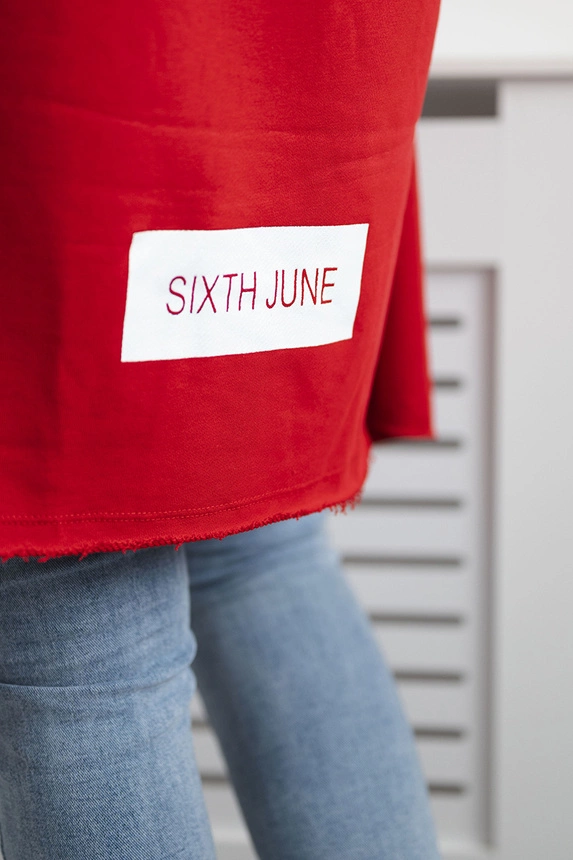 A coatee with subtitles red