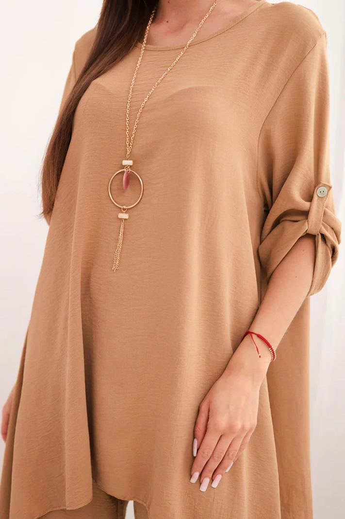 Set of blouse + pants with pendant camel