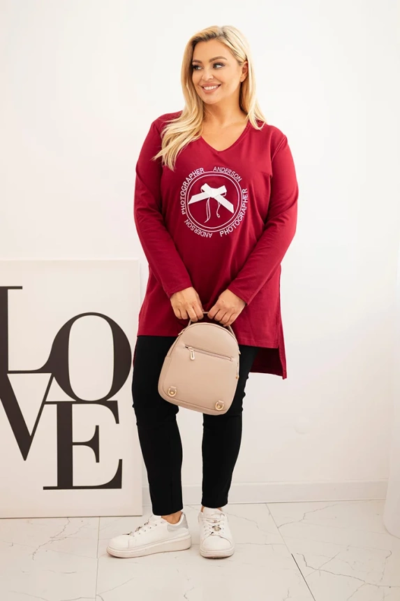 Damenbluse mit längerem Rücken und Druck bordeaux