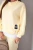 Damen-Set mit einem lockeren Sweatshirt und Jogginghosen gelb