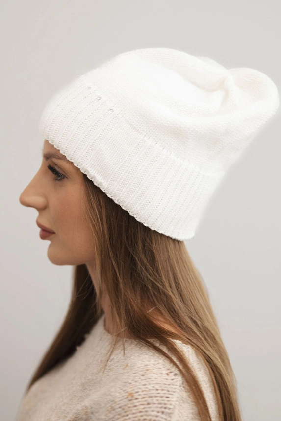Women's winter hat with wool and delicate embellishment white