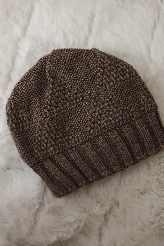 Women's cap Danuta K331 mocca