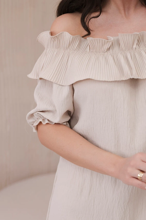 Spanish blouse with a decorative frill beige