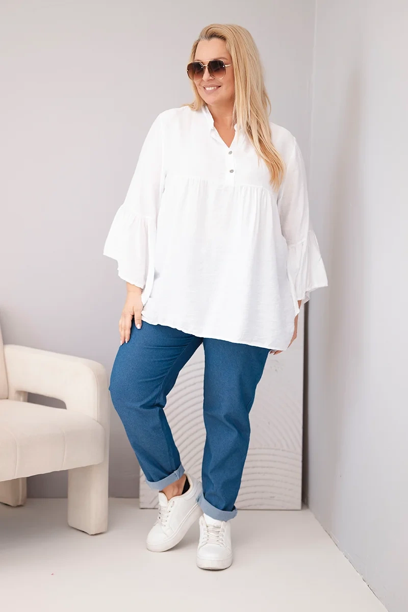 Bluzka damska wiskozowa Plus Size z falbaniastym rękawem i dekoltem V biała