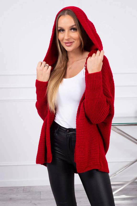 Červený sveter s kapucňou a rukávmi